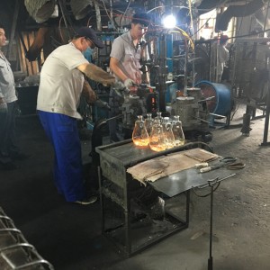 Customized 750ml clear liquor glass bottles