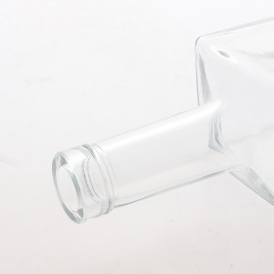 700ml clear trapeziod shape glass alcohol bottles