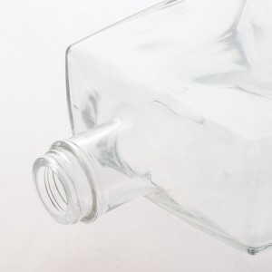 700ml Clear Flat Square Shape Liquor Bottle with Screw Top