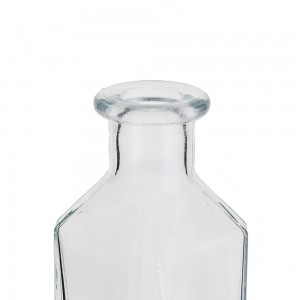 Design 750 ml square shape liquor bottle