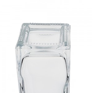 Design 750 ml square shape liquor bottle