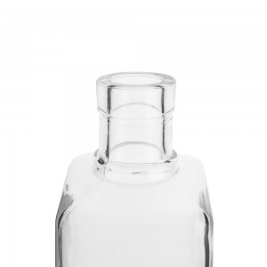 Design clear glass 700 ml liquor bottle with cork