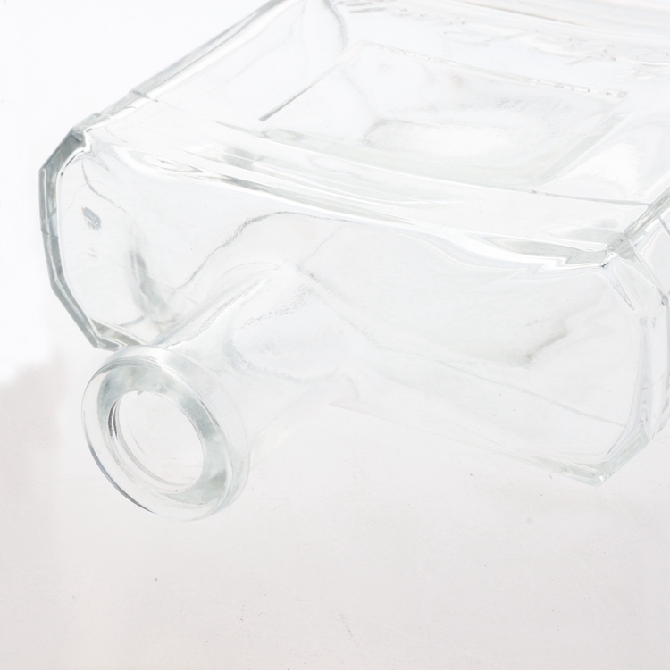 New Arrival China Small Tequila Bottles -
700ml Square Wine Glass Bottle – QLT detail pictures