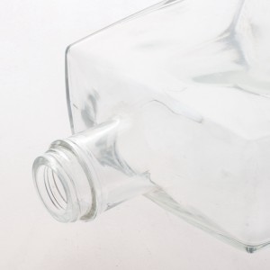 700ml Clear Trapezoidal Liquor Glass Decanters