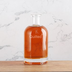 Design clear 250 ml liquor glass vodka bottle