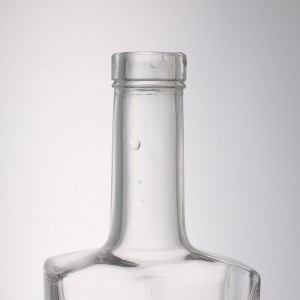 Empty 700 ml flat square glass liquor bottle