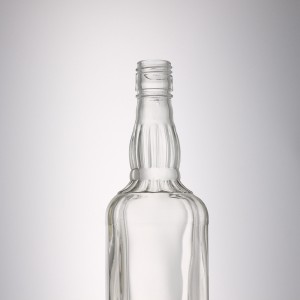 700 ml square shape glass liquor bottle