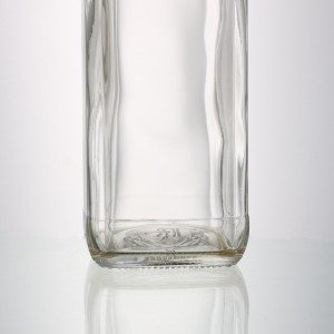 700 ml square shape glass liquor bottle