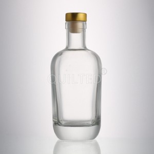 China Deisgn round 500 ml liquor glass gin bottle with cork