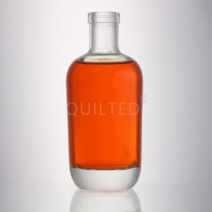 China Deisgn round 500 ml liquor glass gin bottle with cork