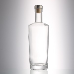 Pretty 700 ml liquor glass bottle with stopper