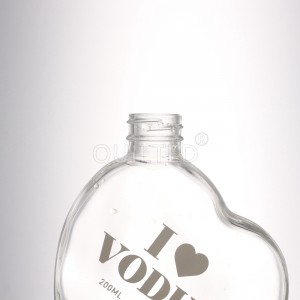 200 ml heart-shaped clear liquor glass bottle