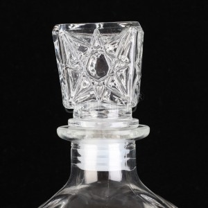 700 ml square shape liquor glass whisky bottle