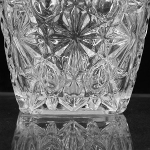 700 ml square shape liquor glass whisky bottle